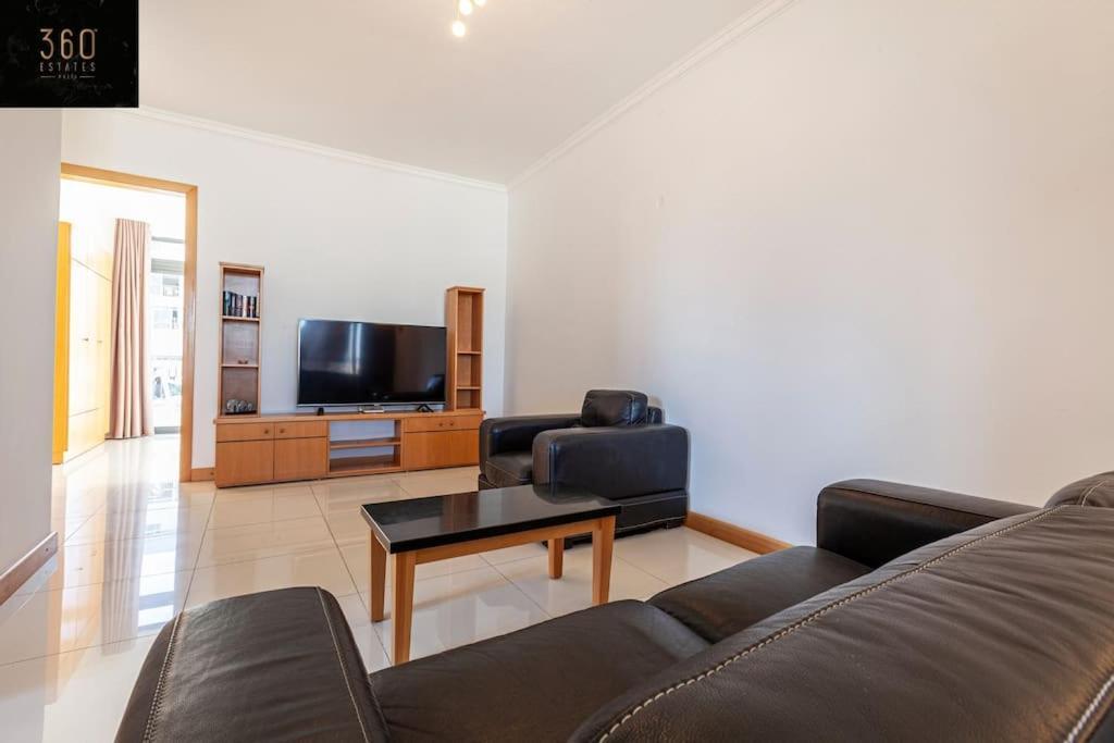 Comfortable Penthouse, Served With Lift, Wifi & Ac By 360 Estates Gzira 外观 照片