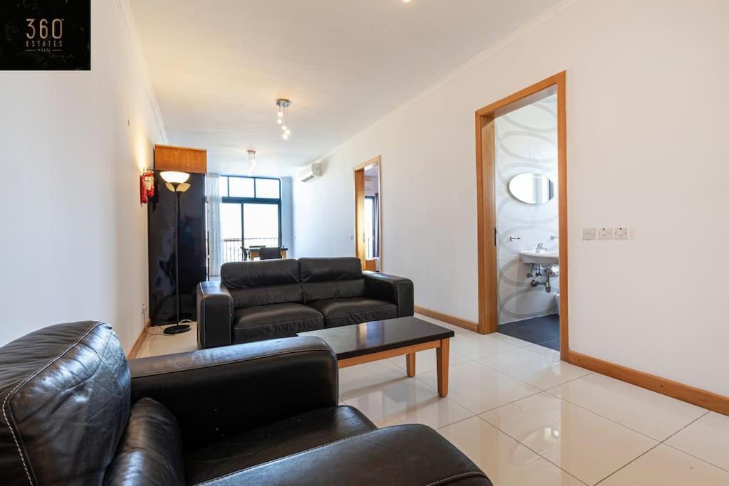 Comfortable Penthouse, Served With Lift, Wifi & Ac By 360 Estates Gzira 外观 照片