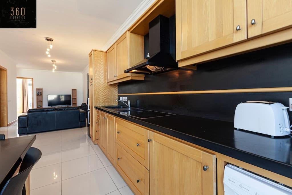 Comfortable Penthouse, Served With Lift, Wifi & Ac By 360 Estates Gzira 外观 照片