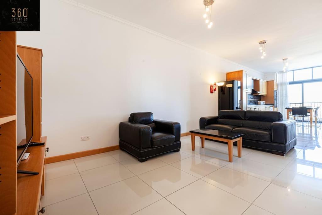 Comfortable Penthouse, Served With Lift, Wifi & Ac By 360 Estates Gzira 外观 照片