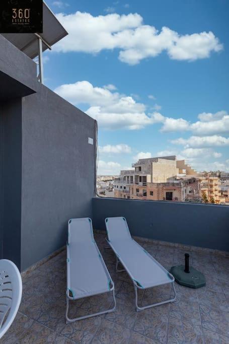 Comfortable Penthouse, Served With Lift, Wifi & Ac By 360 Estates Gzira 外观 照片