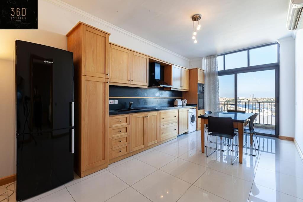 Comfortable Penthouse, Served With Lift, Wifi & Ac By 360 Estates Gzira 外观 照片